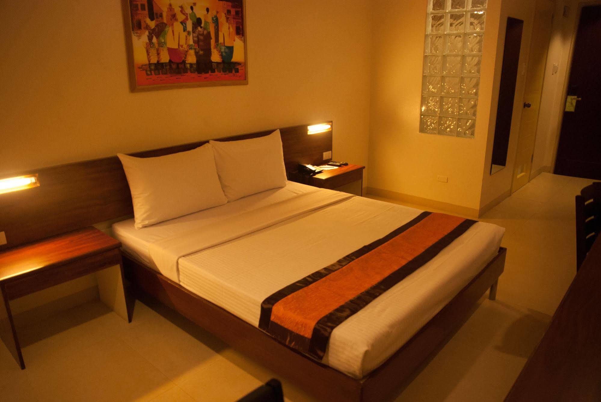 M Suites Hotel Makati City Exteriér fotografie