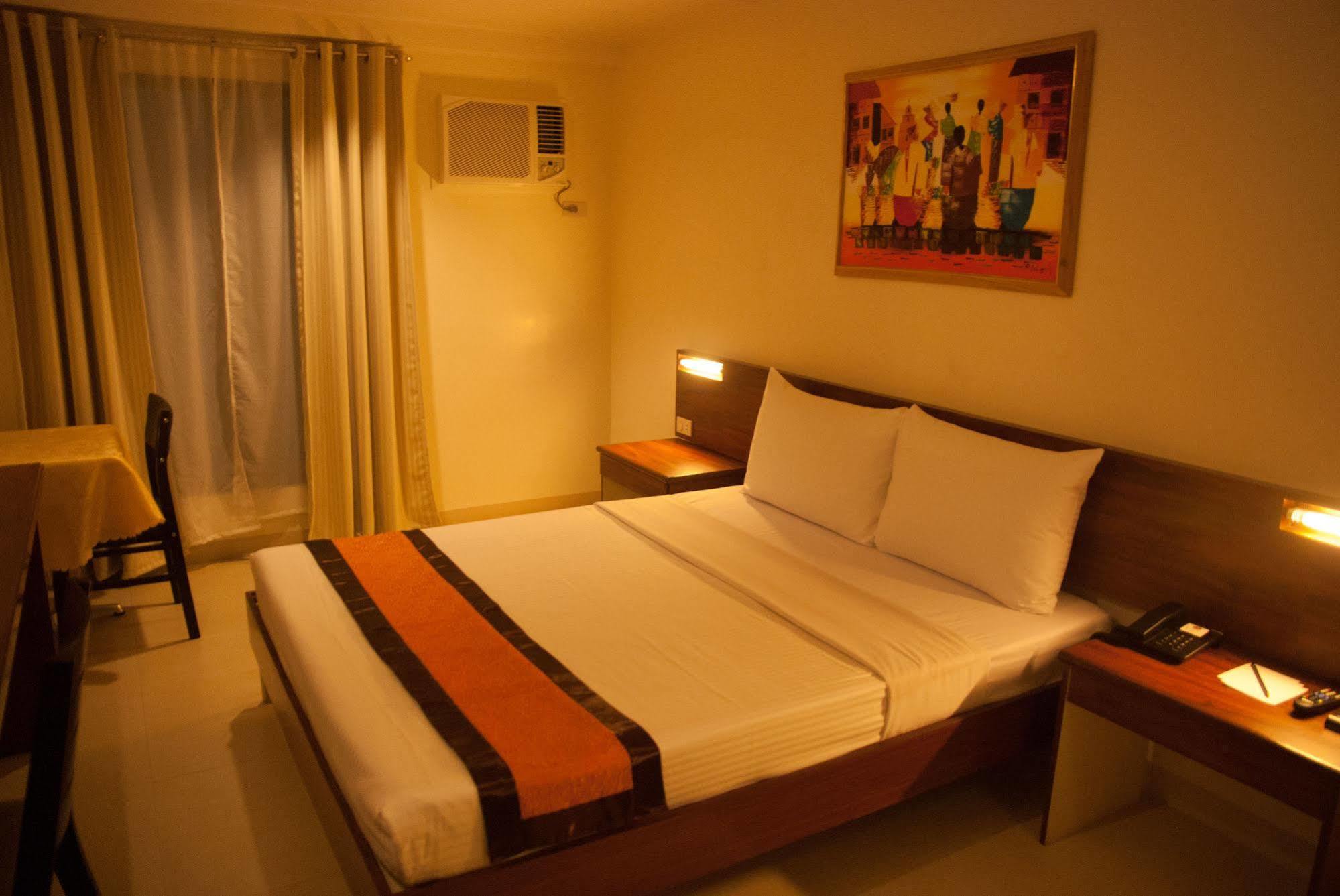 M Suites Hotel Makati City Exteriér fotografie